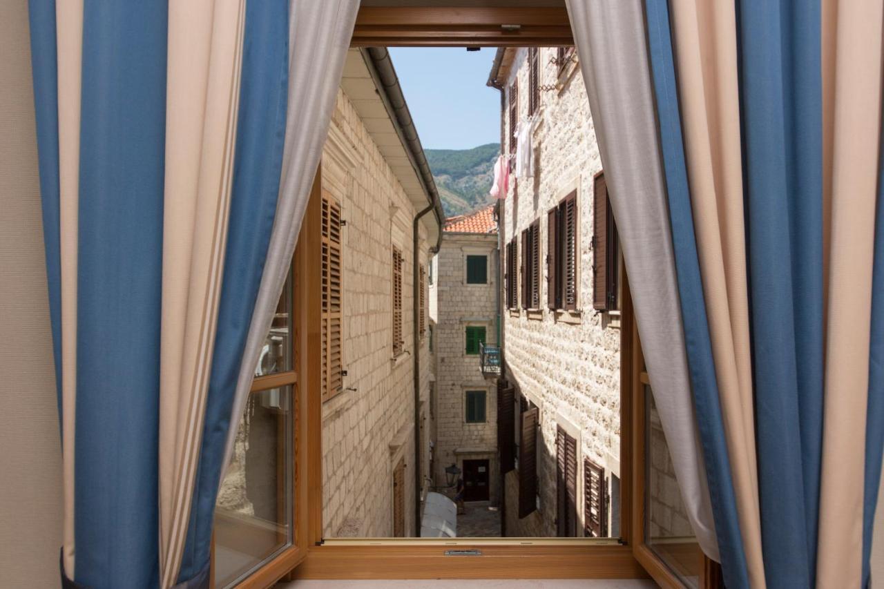 Hotel Vardar Kotor Bagian luar foto