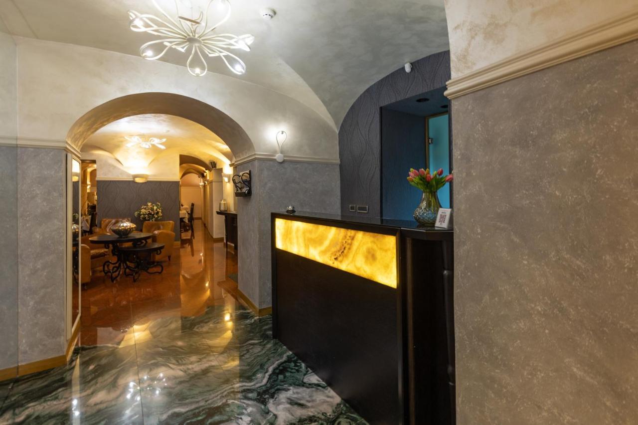 Hotel Vardar Kotor Bagian luar foto