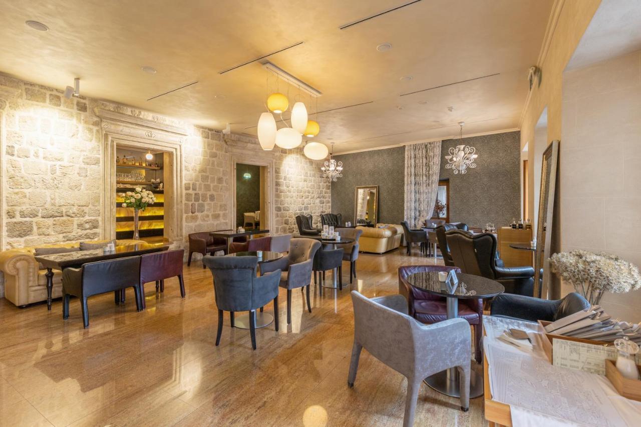 Hotel Vardar Kotor Bagian luar foto