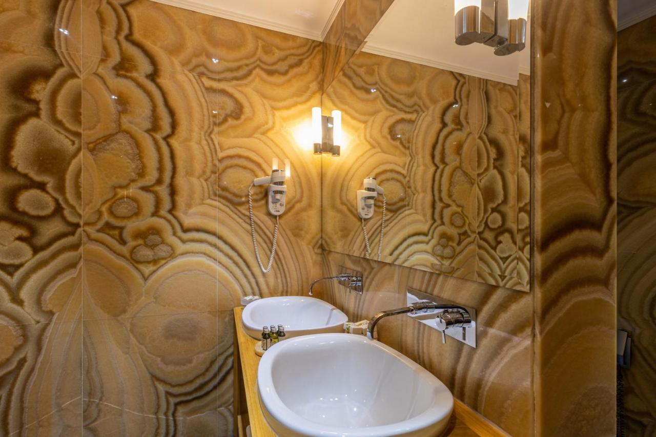 Hotel Vardar Kotor Bagian luar foto
