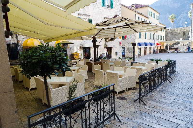 Hotel Vardar Kotor Bagian luar foto