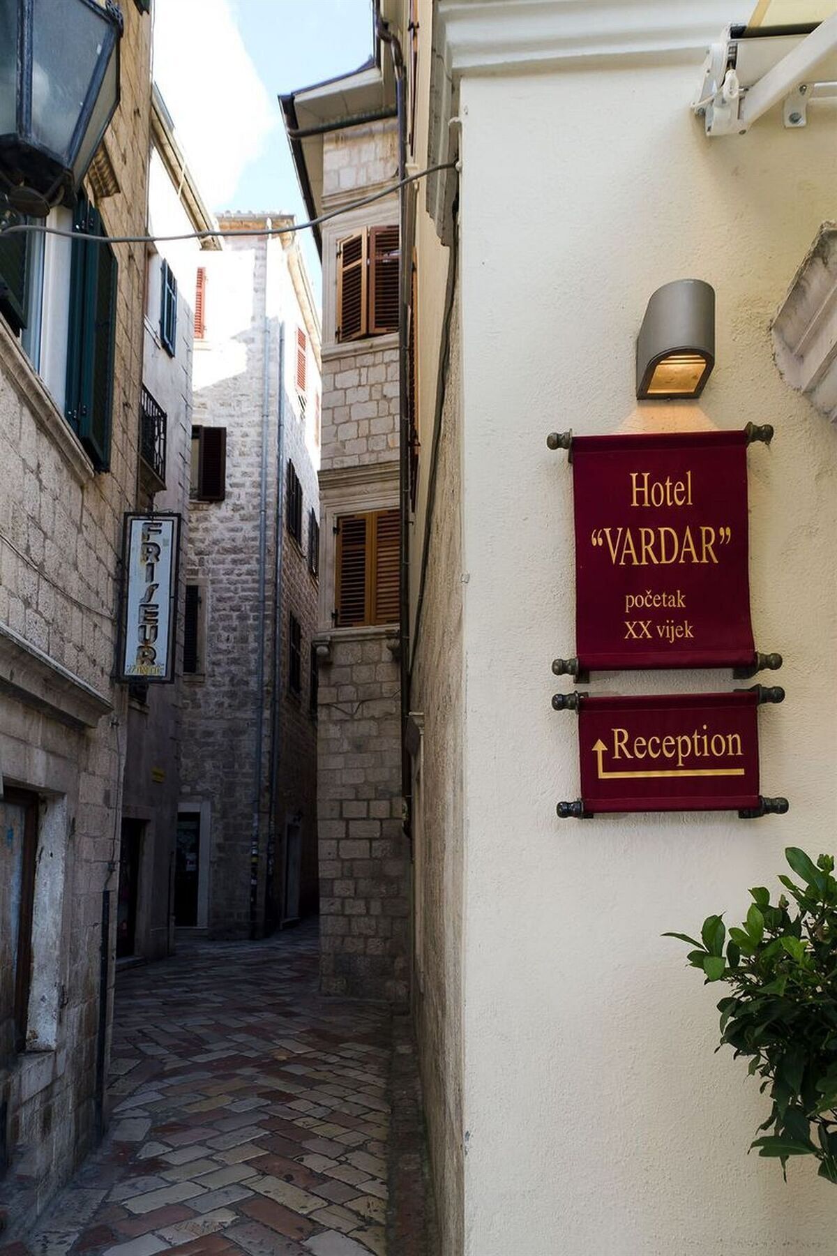 Hotel Vardar Kotor Bagian luar foto